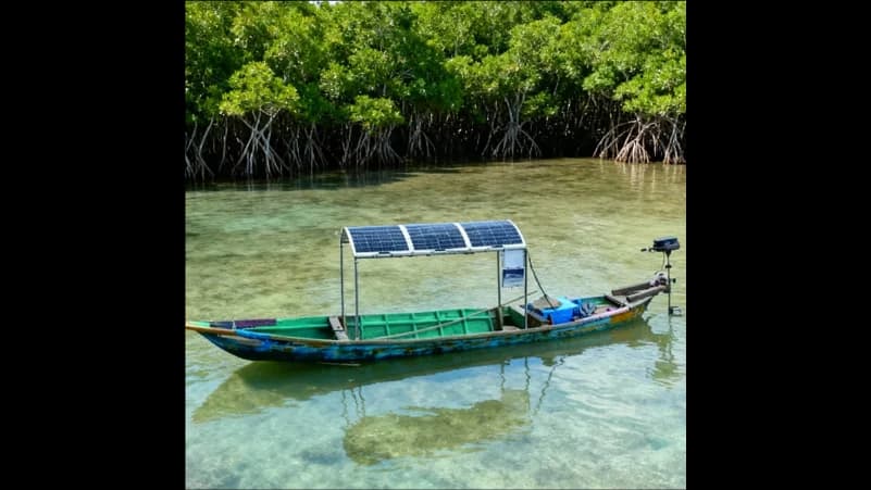 Pembuatan Perahu Tempel Listrik Bertenaga Sel Surya Fleksibel Sebagai Sarana Pembibitan dan Pemeliharaan Hutan Mangrove Wisata Sontoh Laut